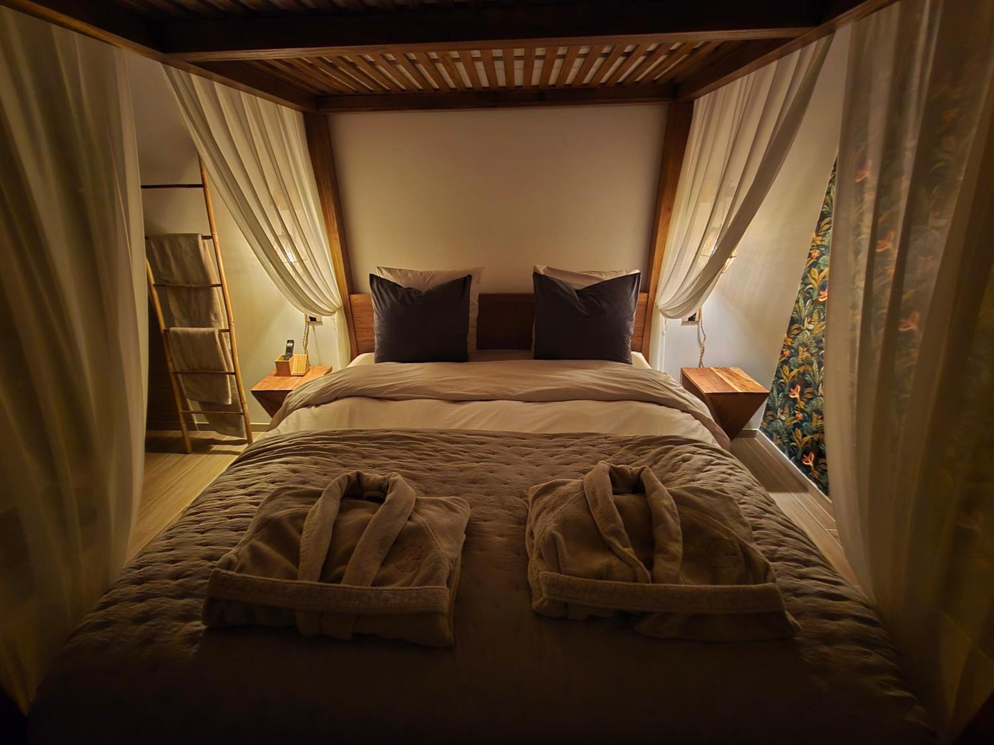 Le Cocoon - Jacuzzi, Sauna Et Piscine Privee Карпантра Экстерьер фото